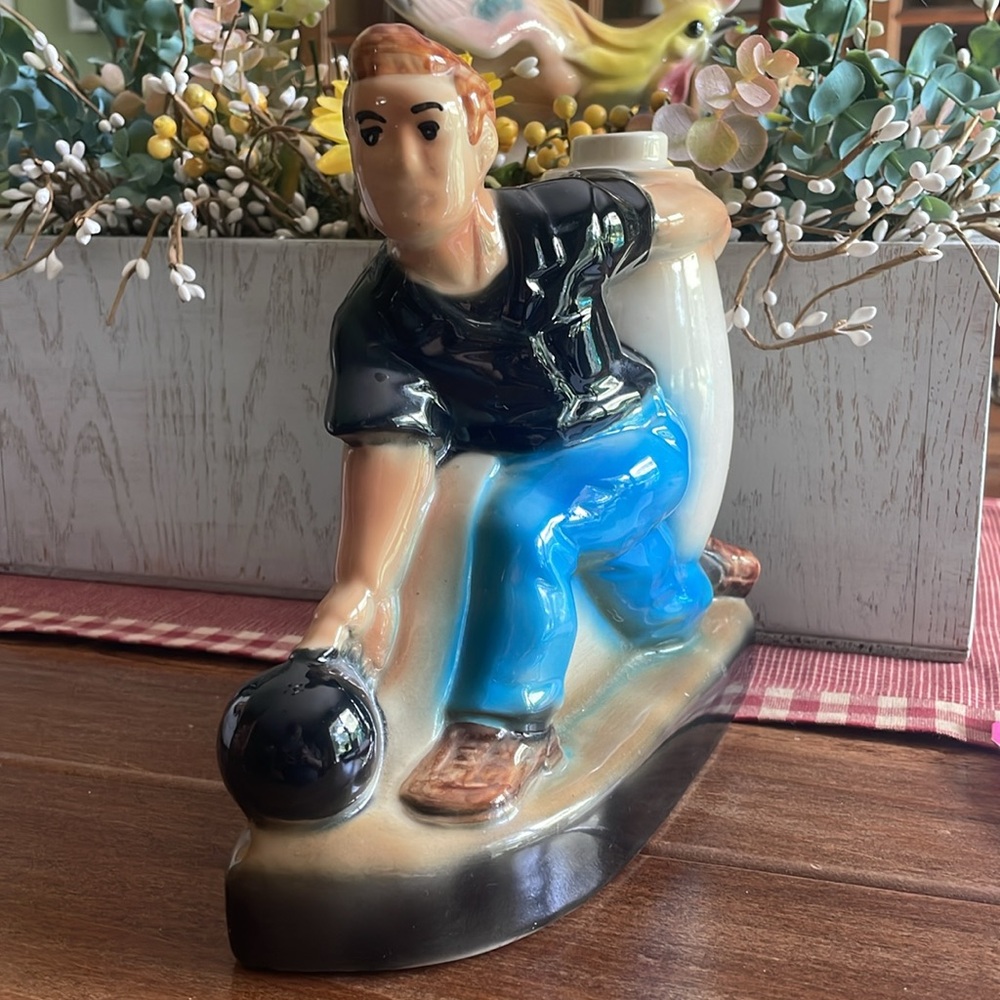 Ezra Brooks 1973 Bowling Bowler Empty Decanter